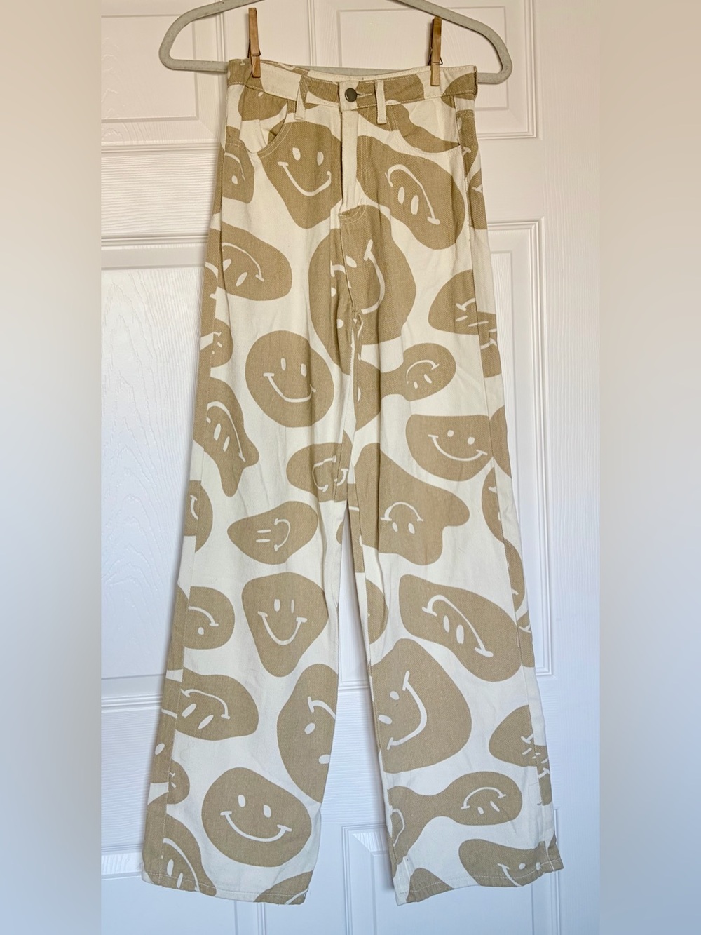 NWOT Beige Smiley Print Jean by Bailey Rose — XS
